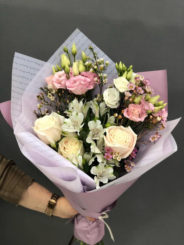 Букет цветов из: Альстромерии, Розы и Лизиантусы в Верхнеяркеево