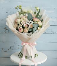 Букет цветов из:  Розы и Лизиантусы в Верхнеяркеево