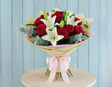 Букет цветов из:  Лилии и Розы в Верхнеяркеево