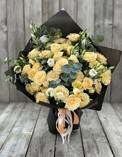 Букет цветов из:  Розы и Лизиантусы в Верхнеяркеево