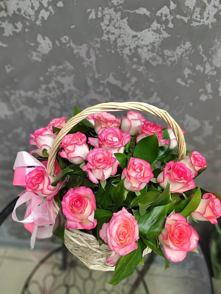 Цветочная композиция из Розы в корзине в Верхнеяркеево