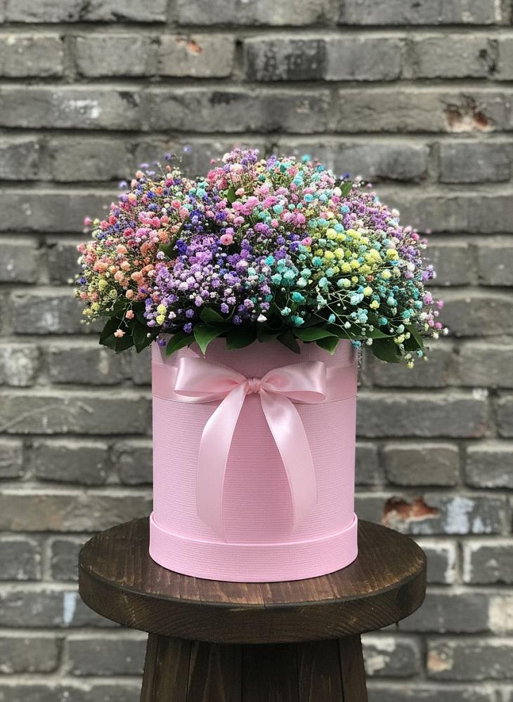 Цветочная композиция из Гипсофила и Розы в шляпной коробке в Верхнеяркеево