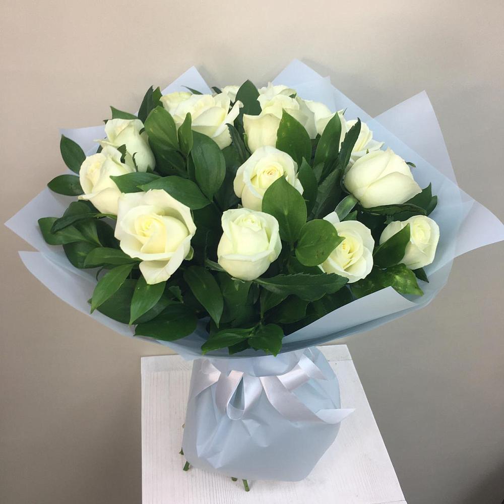 Букет 15 Белых роз Проуд в Верхнеяркеево