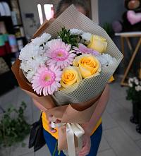 Букет цветов из:  Герберы, Розы и Хризантемы в Верхнеяркеево