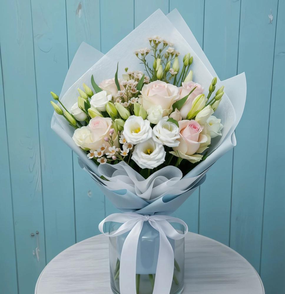 Букет цветов из: Розы и Лизиантусы в Верхнеяркеево