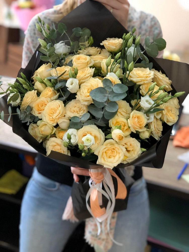 Букет цветов из: Розы и Лизиантусы в Верхнеяркеево