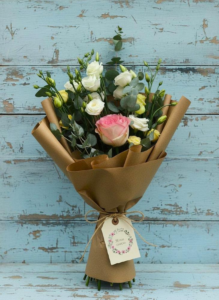 Букет цветов из: Розы и Лизиантусы в Верхнеяркеево