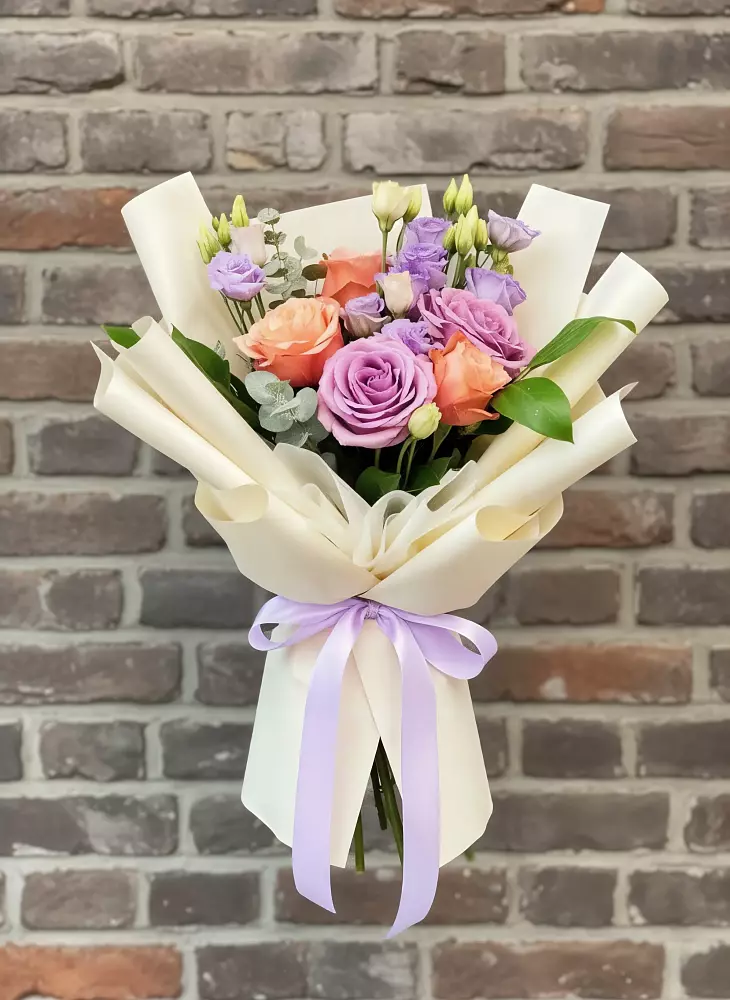 Букет цветов из: Лизиантусы и Розы в Верхнеяркеево