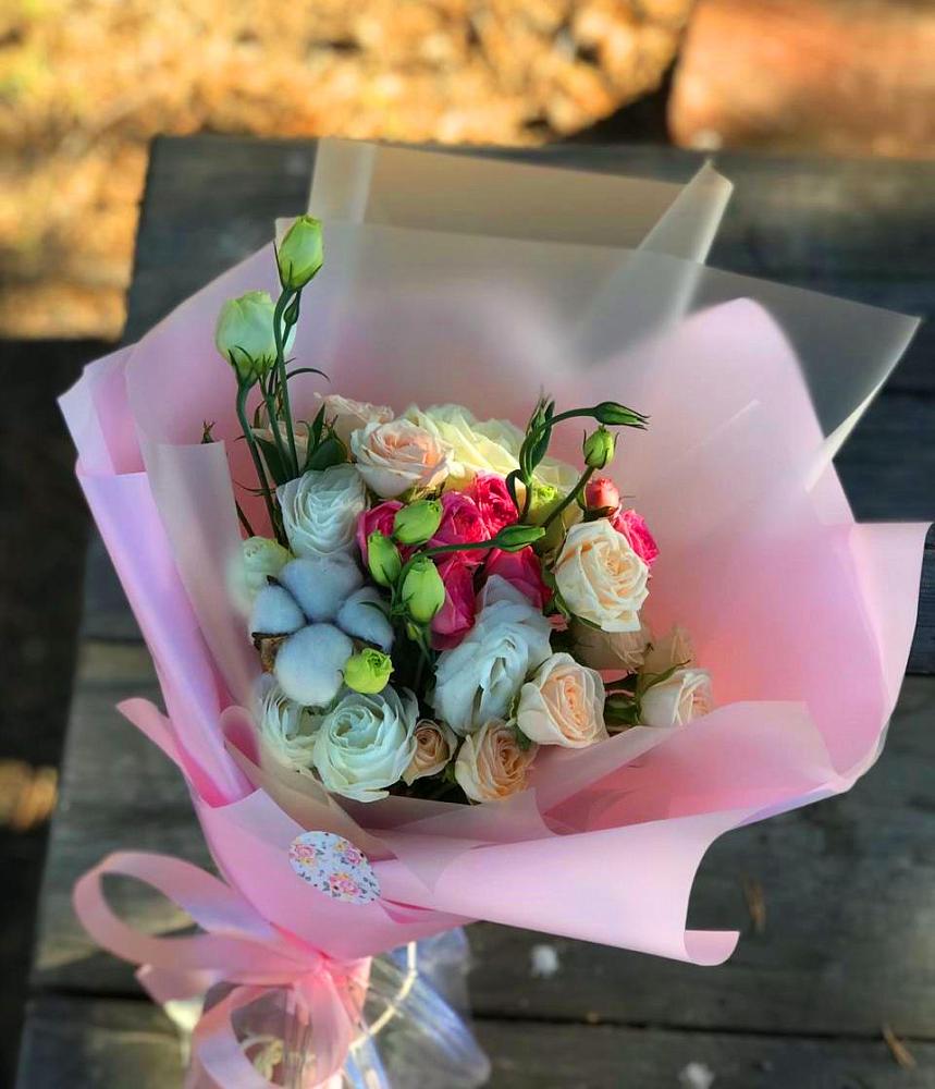 Букет цветов из: Розы и Лизиантусы в Верхнеяркеево