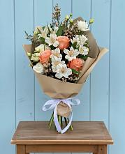 Букет цветов из:  Альстромерии, Лизиантусы, Розы и Хризантемы #REPLACE_PRED# Верхнеяркеево