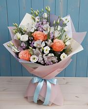 Букет цветов из:  Лизиантусы, Розы, Альстромерии и Гипсофила в Верхнеяркеево