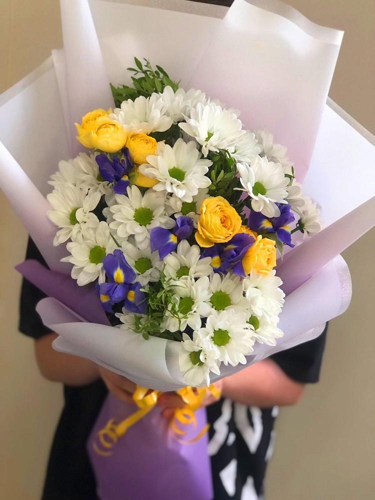 Букет цветов из: Ирисы, Хризантемы и Розы в Верхнеяркеево