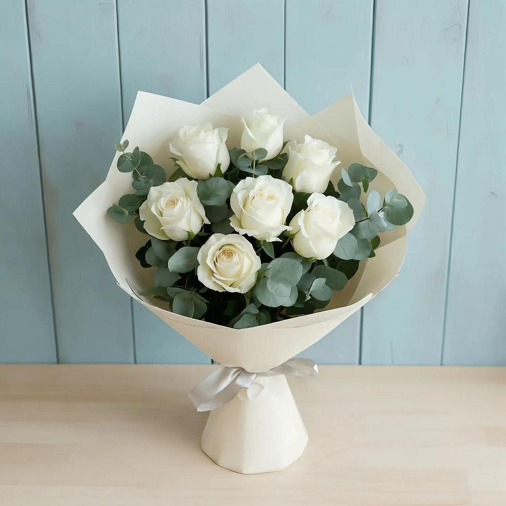 Букет Белые розы в Эвкалипте в Верхнеяркеево