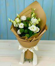 Букет цветов из:  Хризантемы и Лизиантусы в Верхнеяркеево