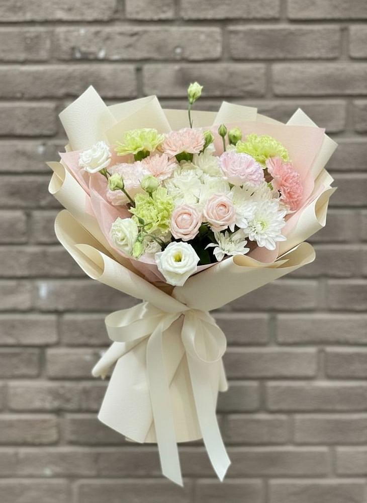 Букет цветов из: Гвоздики, Розы, Лизиантусы и Хризантемы в Верхнеяркеево