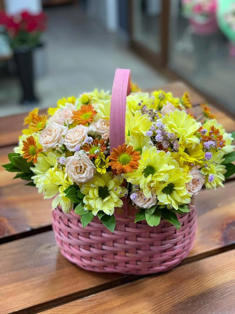 Цветочная композиция из Хризантемы и Розы в корзине в Верхнеяркеево