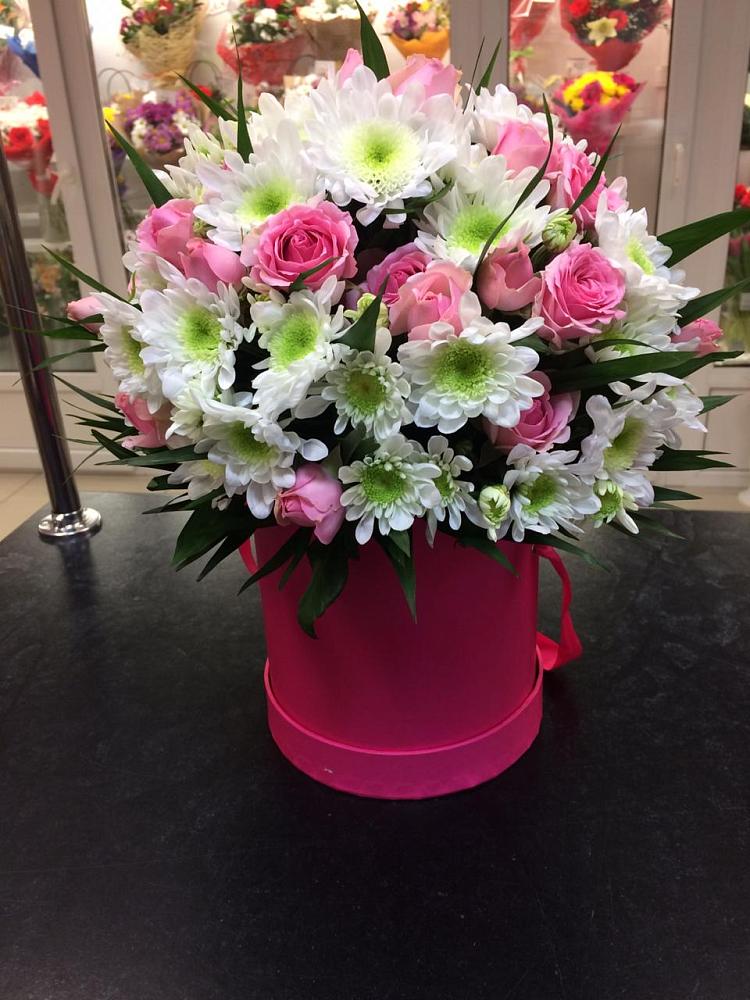 Цветочная композиция из Розы и Хризантемы в шляпной коробке в Верхнеяркеево