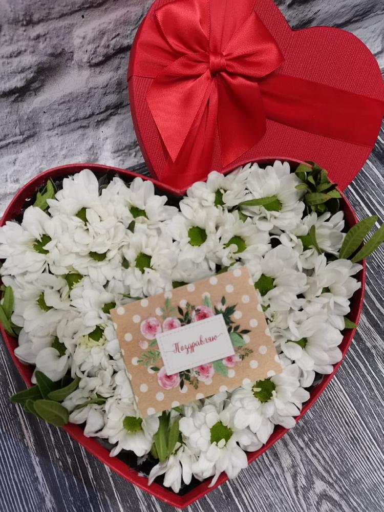 Цветочная композиция из Хризантемы в виде сердца в Верхнеяркеево