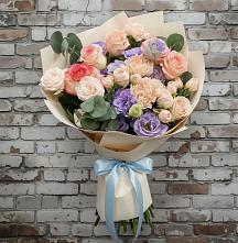 Букет цветов из:  Розы, Лизиантусы и Гвоздики в Верхнеяркеево