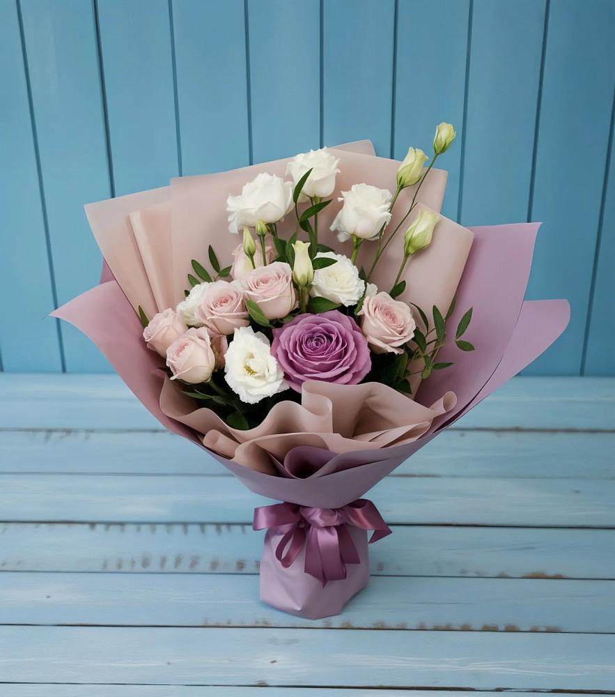 Букет цветов из: Розы и Лизиантусы в Верхнеяркеево